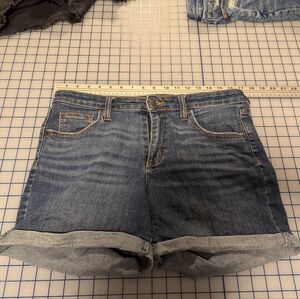 Universal thread sz 10 jean shorts rolled hem